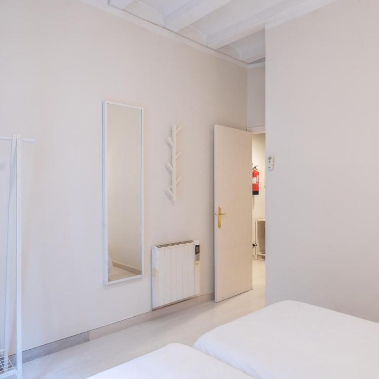 Cozy Apartment in the Heart of Gracia, Barcelona - Two-Bedroom Apartment - 13