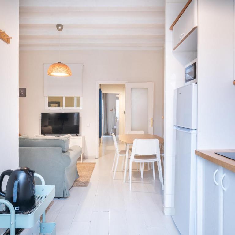 Cozy Apartment in the Heart of Gracia, Barcelona - Two-Bedroom Apartment - 8