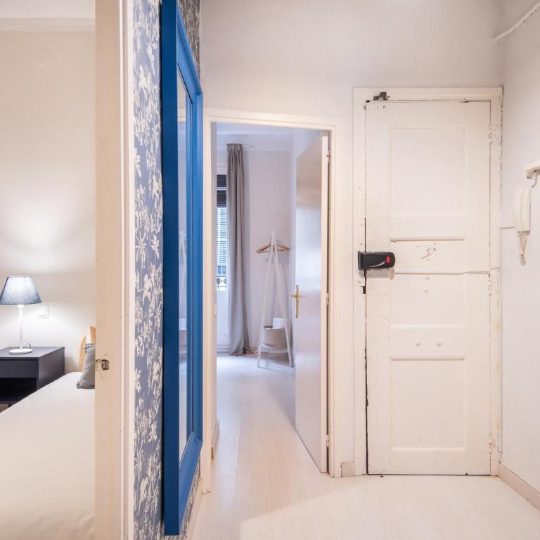 Cozy Apartment in the Heart of Gracia, Barcelona - Two-Bedroom Apartment - 14