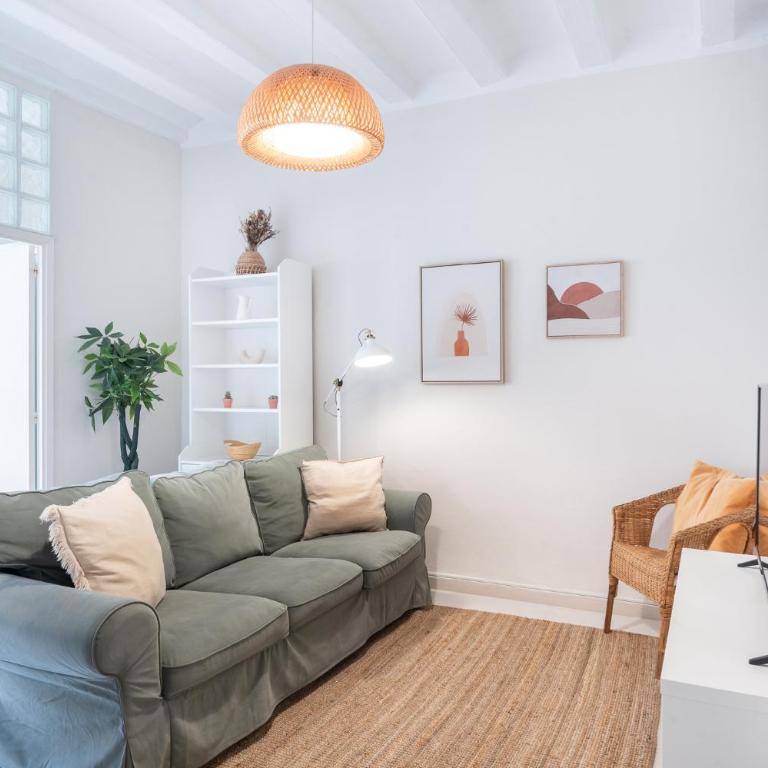 Cozy Apartment in the Heart of Gracia, Barcelona - Two-Bedroom Apartment - 3