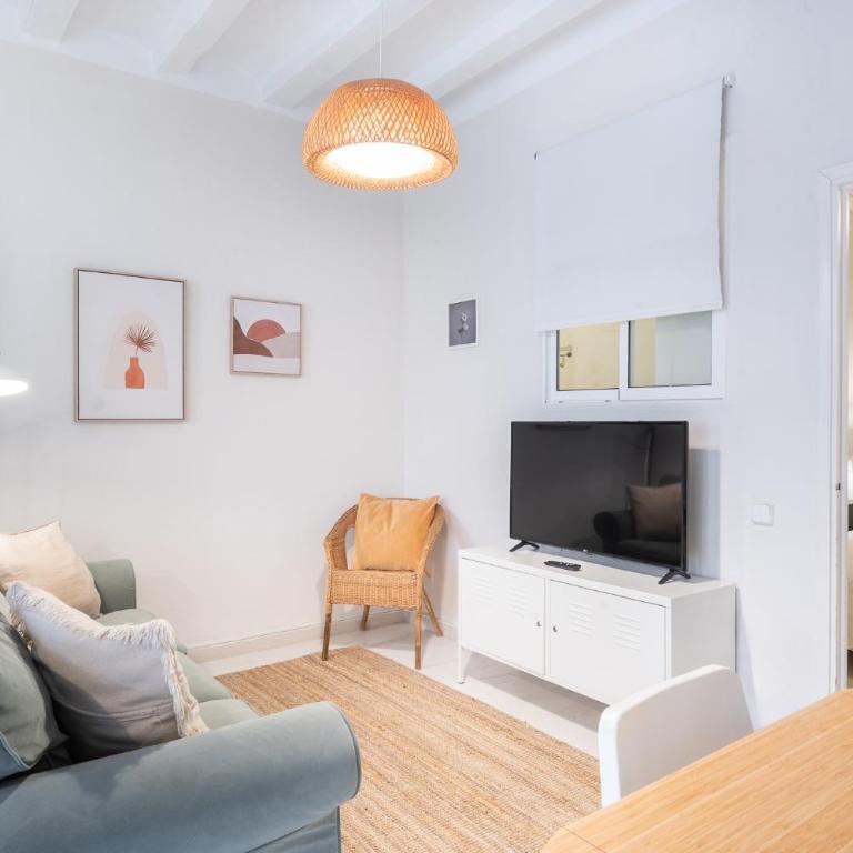 Cozy Apartment in the Heart of Gracia, Barcelona - Two-Bedroom Apartment - 23
