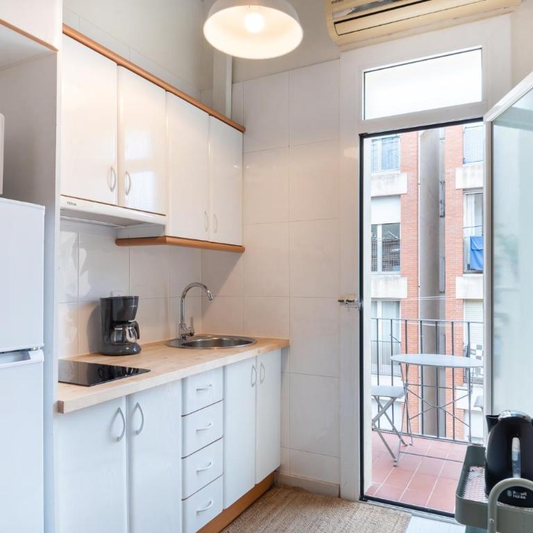 Cozy Apartment in the Heart of Gracia, Barcelona - Two-Bedroom Apartment - 5