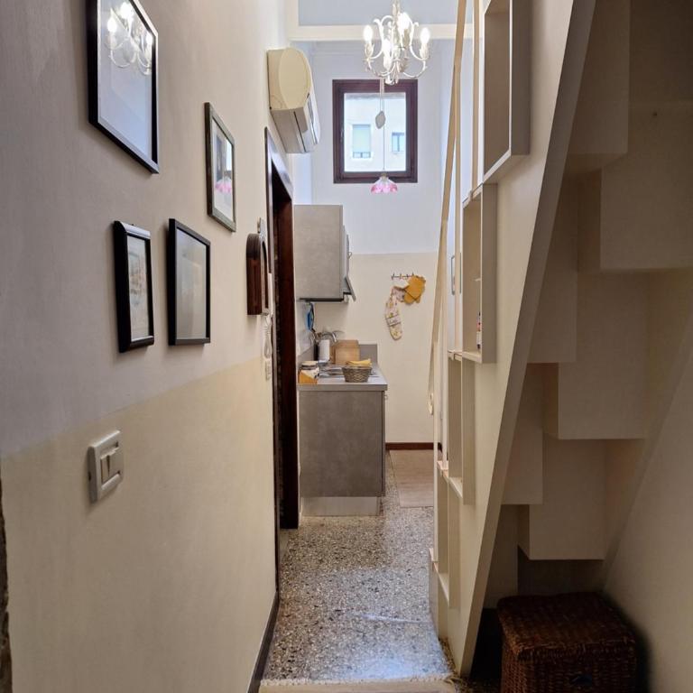 Appartamenti inside Palazzo Foscarini - King Apartment with Balcony - 22