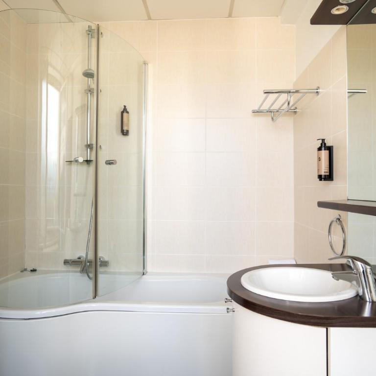 Hôtel La Réserve - Chambre Double Deluxe avec Balcon - Vue sur Lac - 9