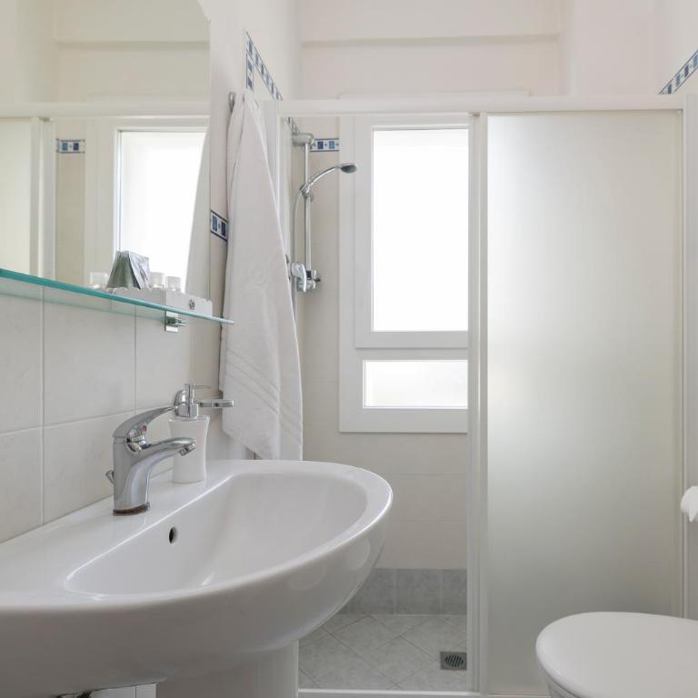 Hotel Corona - Standard Doppel- oder Zweibettzimmer - 1
