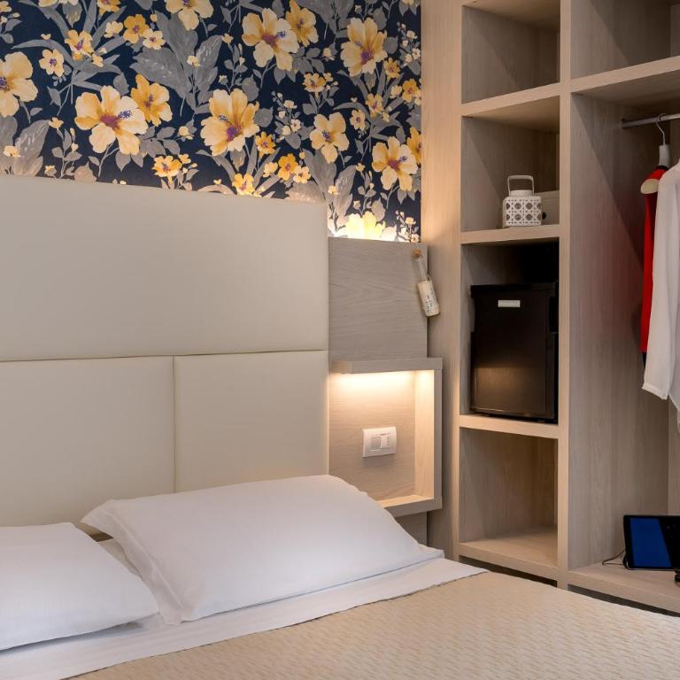 Hotel Corona - Classic Dreibettzimmer - 8