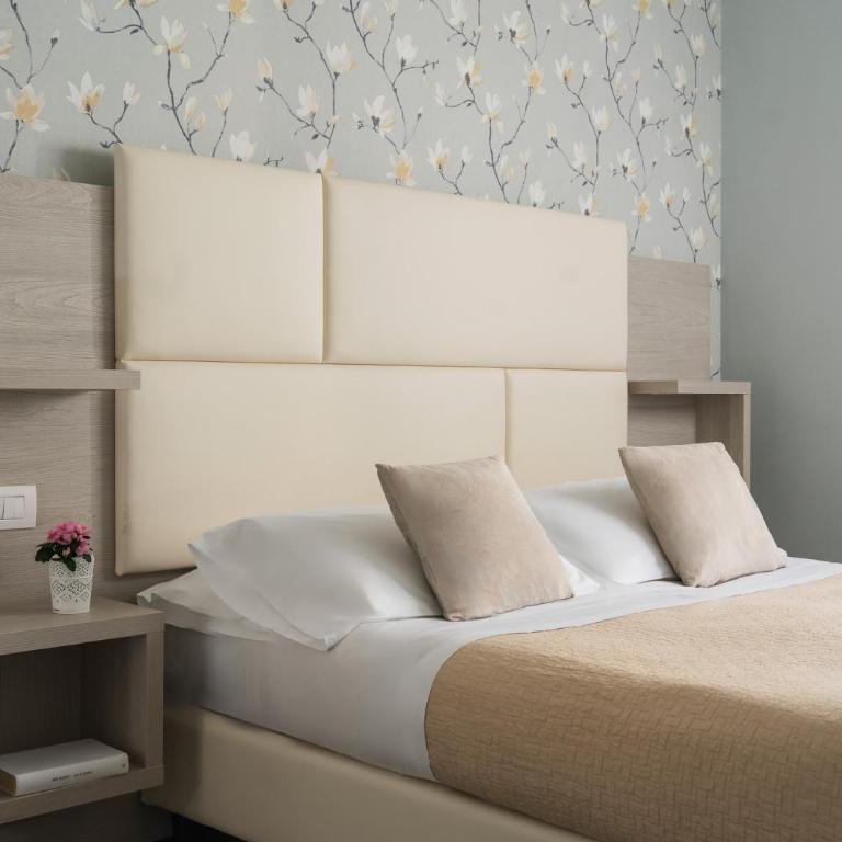 Hotel Corona - Doppel-/Zweibettzimmer mit seitlichem Meerblick - 11