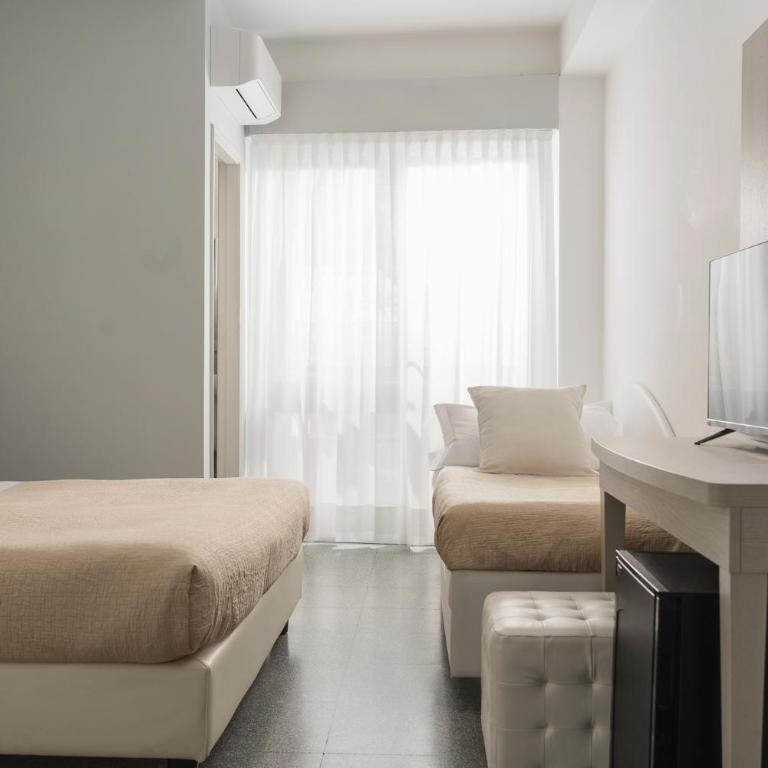 Hotel Corona - Classic Dreibettzimmer - 12
