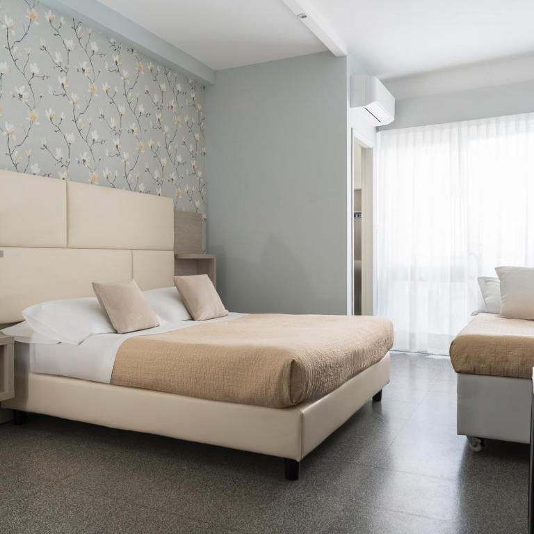 Hotel Corona - Classic Dreibettzimmer - 10