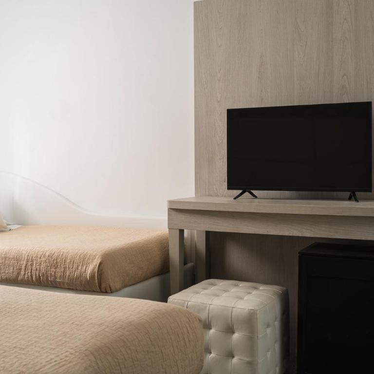Hotel Corona - Classic Dreibettzimmer - 11