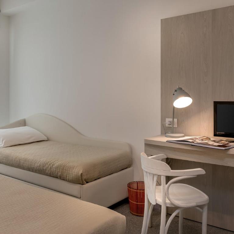 Hotel Corona - Classic Dreibettzimmer - 14