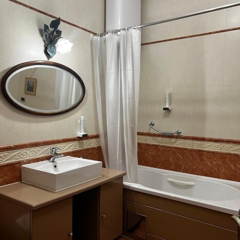 MICHELE Hotel - Standardna Dvokrevetna Soba sa Bračnim Krevetom/Zasebnim Krevetima - 23