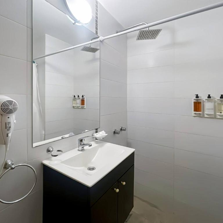 Modern Studio with Amenities and balcony in the Heart of the City - Apartamento - 5