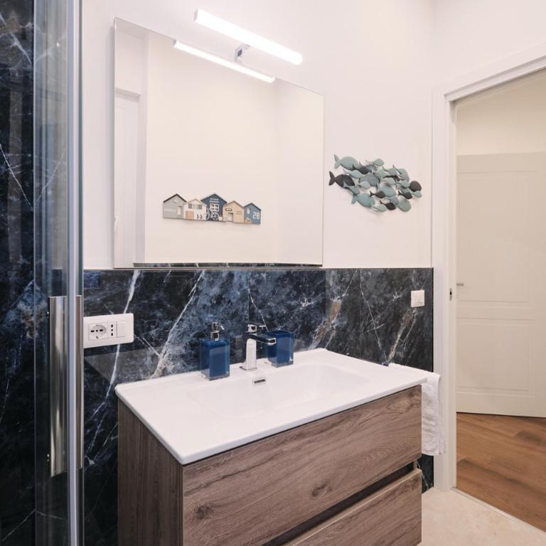 COLOSSEO a 15 minuti - Suite Elegante in Centro - Appartamento con 2 Camere da Letto - 27