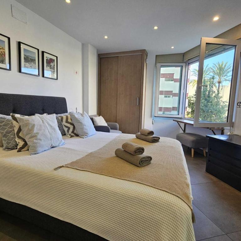 Acogedor Apartamento Moderno con Piscina en Nerja, Perfecto para una Escapada - Apartamento con vistas a la piscina - 2