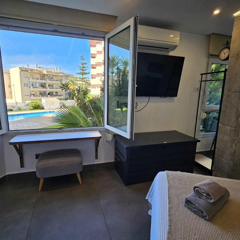 Acogedor Apartamento Moderno con Piscina en Nerja, Perfecto para una Escapada - Apartamento con vistas a la piscina - 9