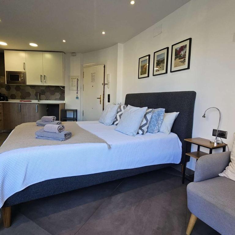 Acogedor Apartamento Moderno con Piscina en Nerja, Perfecto para una Escapada - Apartamento con vistas a la piscina - 11