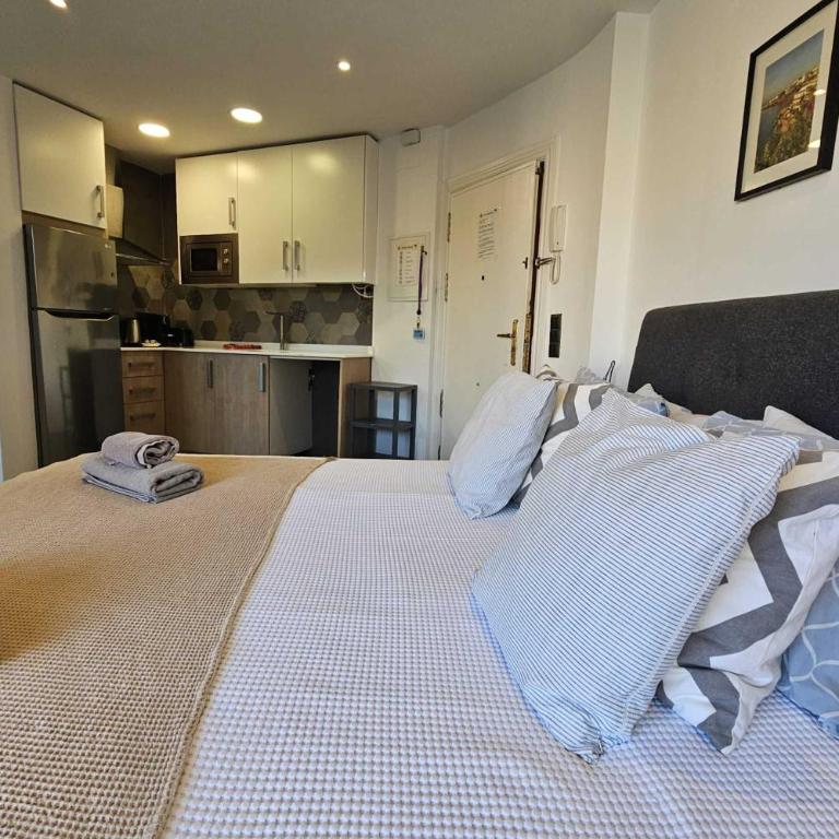 Acogedor Apartamento Moderno con Piscina en Nerja, Perfecto para una Escapada - Apartamento con vistas a la piscina - 14