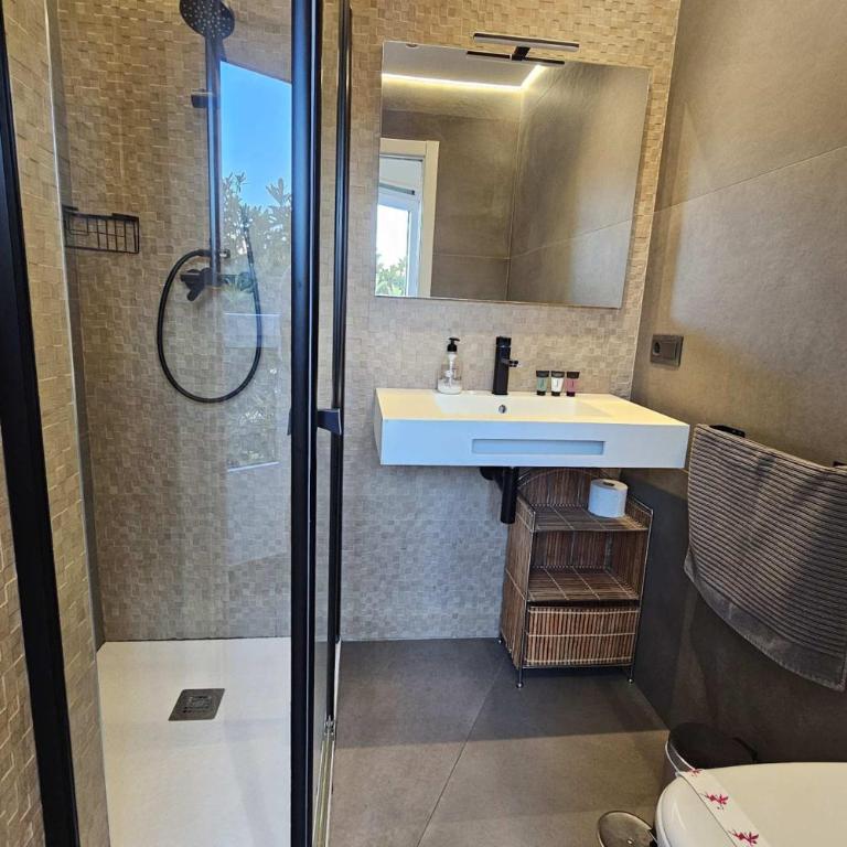 Acogedor Apartamento Moderno con Piscina en Nerja, Perfecto para una Escapada - Apartamento con vistas a la piscina - 10