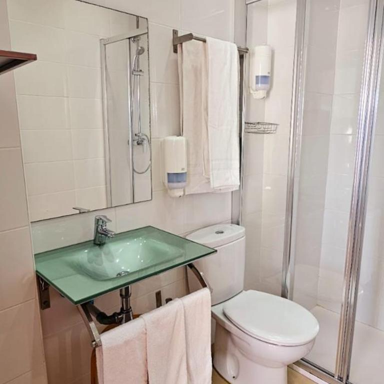 Hotel Artxanda Bilbao, Parking Gratuito en el Exterior Junto al Hotel - Triple Room with Private Bathroom - 7