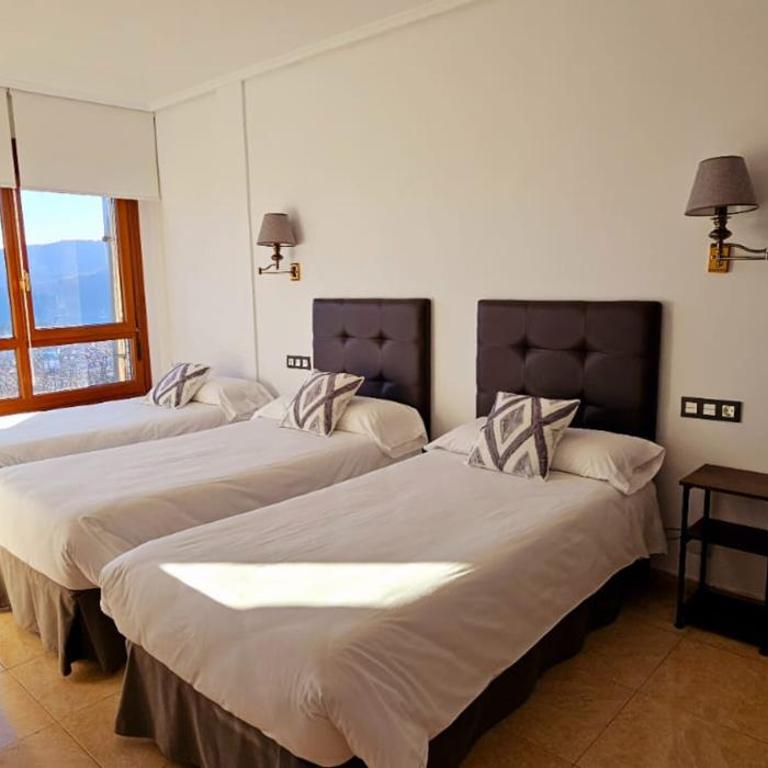 Hotel Artxanda Bilbao, Parking Gratuito en el Exterior Junto al Hotel - Triple Room with Private Bathroom - 4