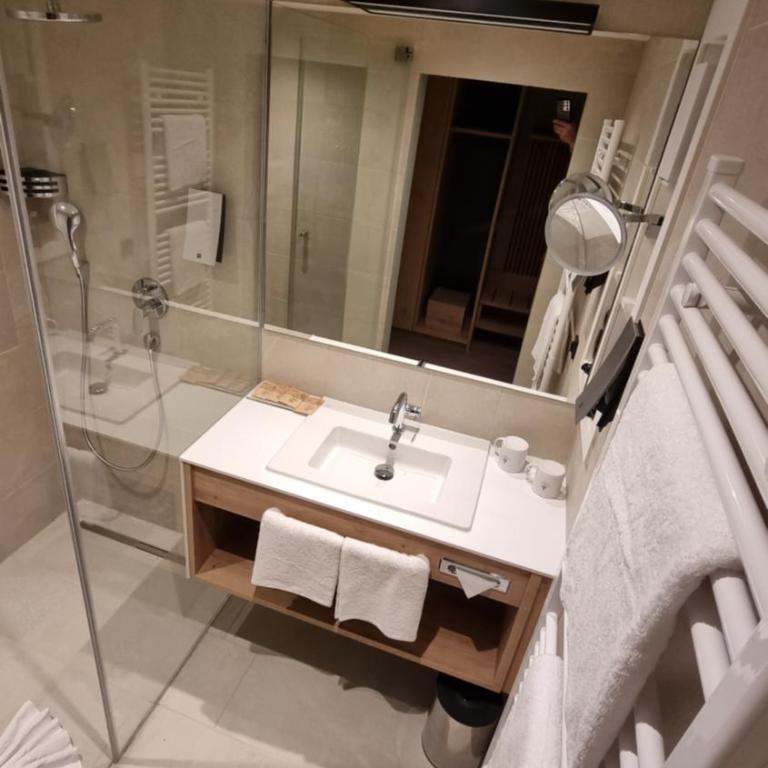 Hotel Bayerischer Hof - Doppelzimmer mit Terrasse - 4