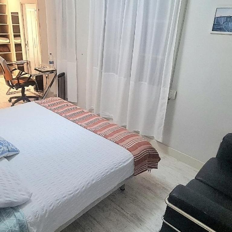 Habitación amplia con baño privado a pasos de la playa, en piso compartido - Habitación Doble con baño privado - 1