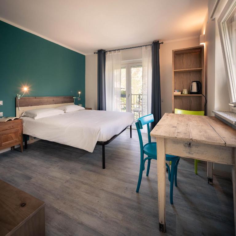 l'Oura B&B - Habitación con cama extragrande y vistas a la montaña - 1