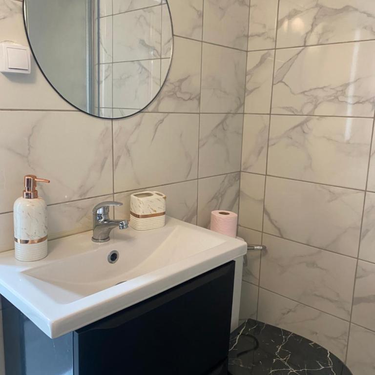 Studio Moderne et Parking gratuit - Appartement 1 Chambre - 8