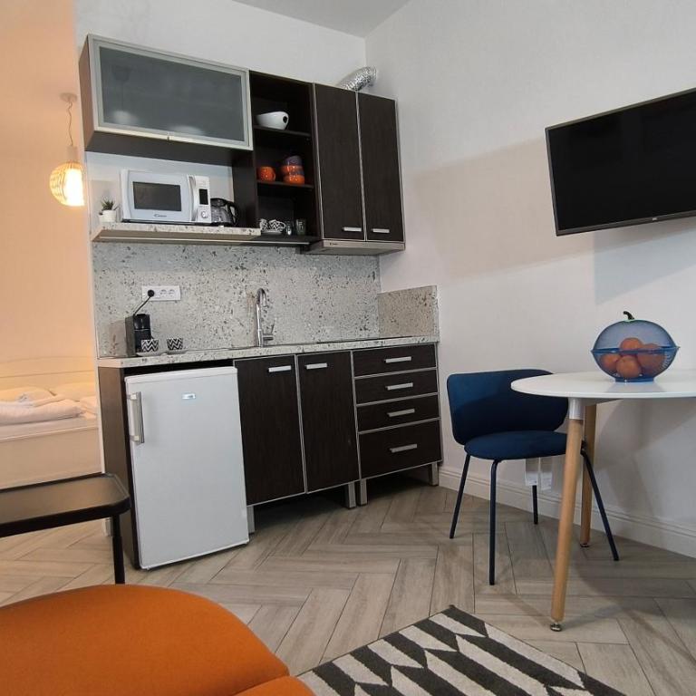 Center 1 Queen bed Sofa Additional living area - Apartman sa 1 Spavaćom Sobom - 2