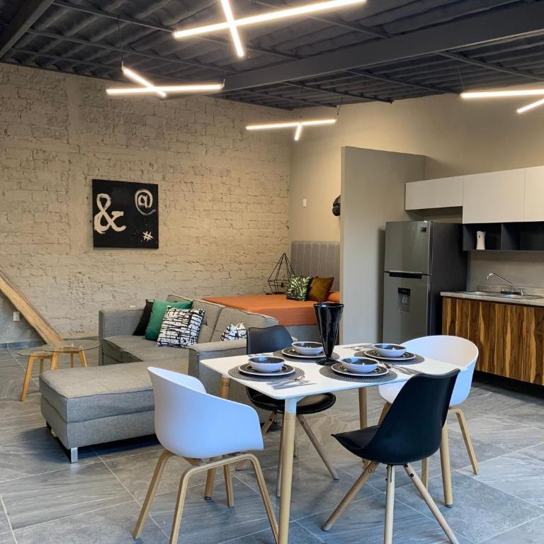 Begonias Loft a 5 Min Del Auditorio Telmex - Vacation Home - 16