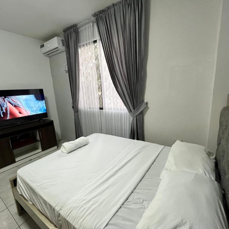 Enorme 3 habitaciones, 7 camas, centro de machala - Apartamento de 3 dormitorios - 1