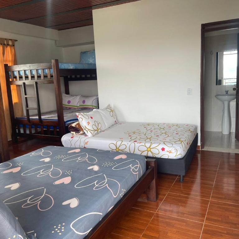 Buen Vivir Restrepo a 30 minutos Lago Calima - Habitación Familiar con baño privado - 1