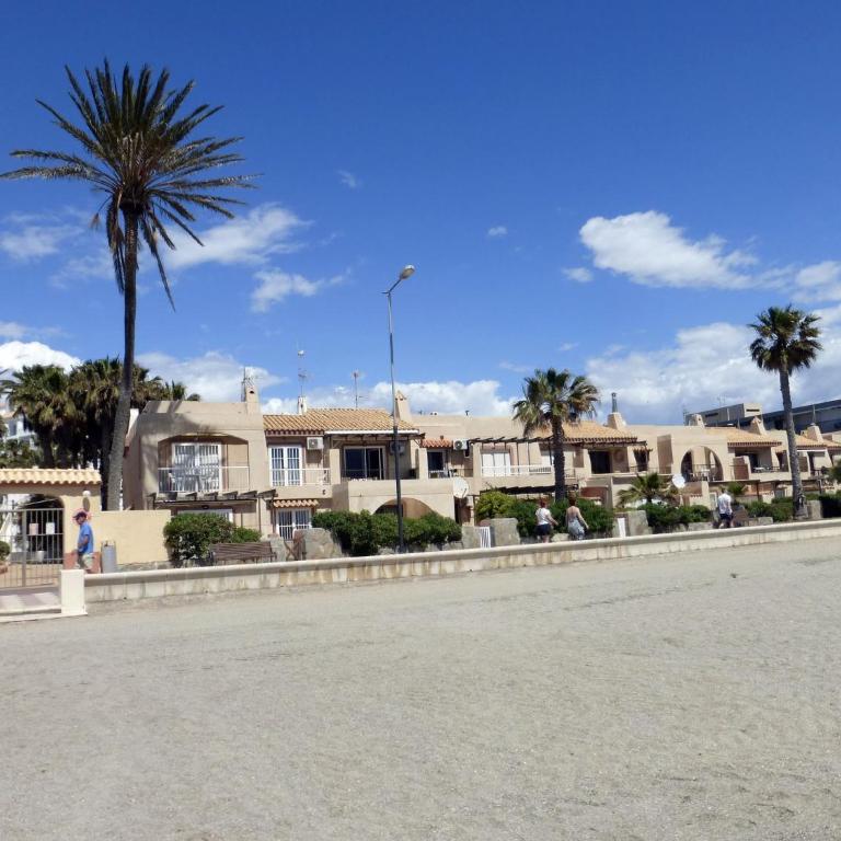 Lovely 2 Bedroom Apartment With Pool - Apartment - 16