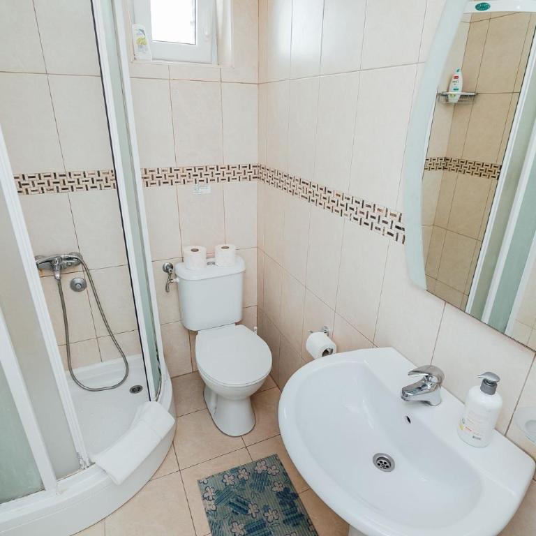 Spacious Family 4BR Seaside House, Fantastic Sea Views, 20 Meters to Beach - Vacation Home - 17