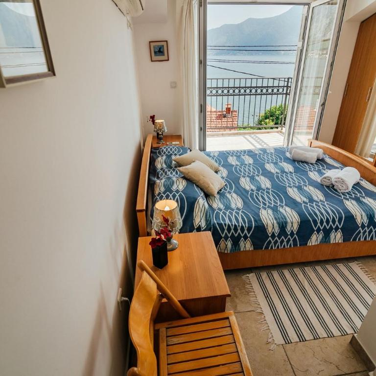Spacious Family 4BR Seaside House, Fantastic Sea Views, 20 Meters to Beach - Vacation Home - 18