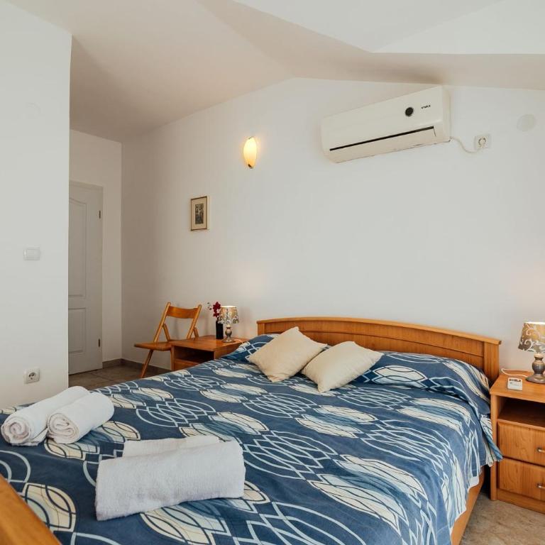 Spacious Family 4BR Seaside House, Fantastic Sea Views, 20 Meters to Beach - Vacation Home - 24