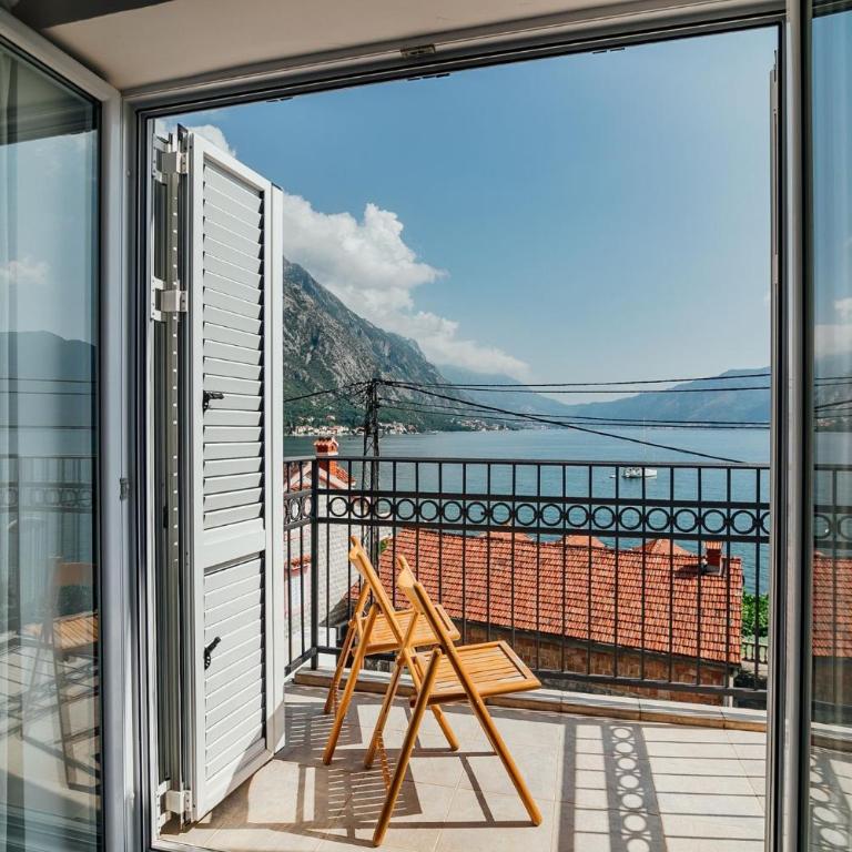 Spacious Family 4BR Seaside House, Fantastic Sea Views, 20 Meters to Beach - Vacation Home - 25