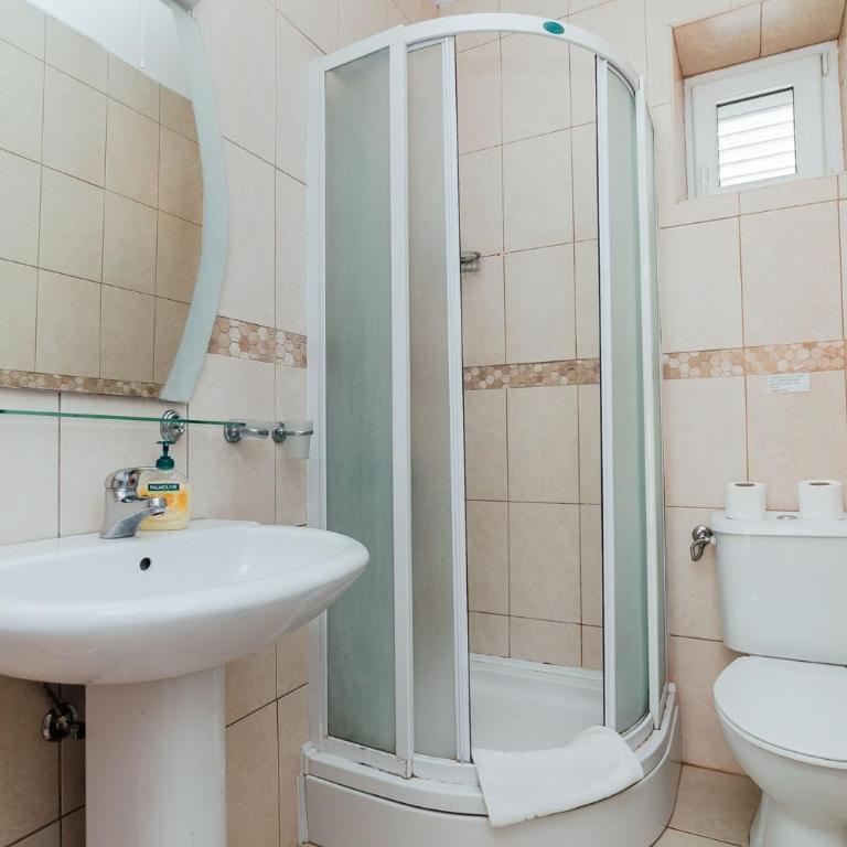 Spacious Family 4BR Seaside House, Fantastic Sea Views, 20 Meters to Beach - Vacation Home - 28