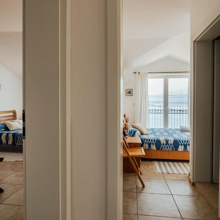Spacious Family 4BR Seaside House, Fantastic Sea Views, 20 Meters to Beach - Vacation Home - 30