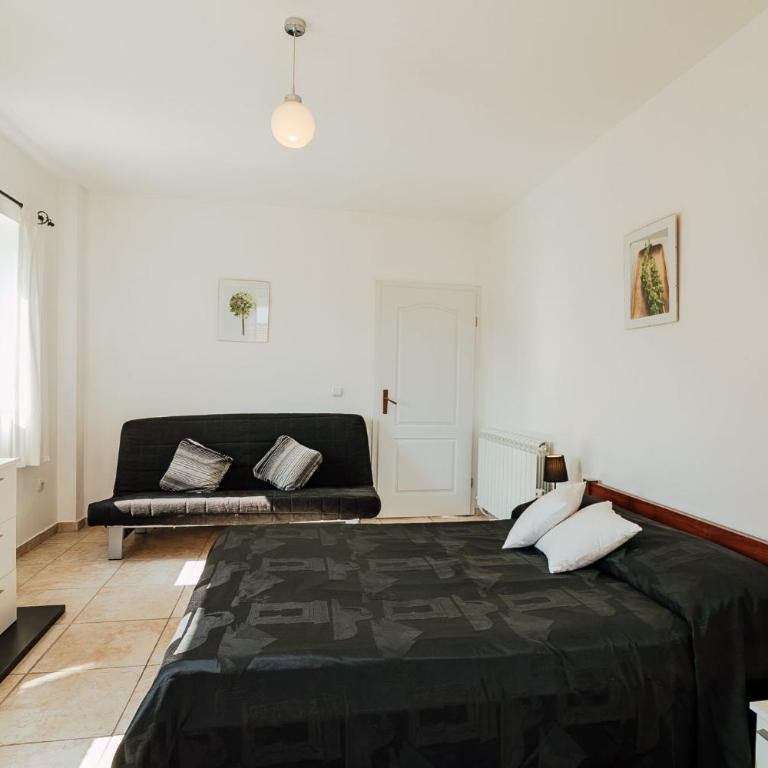 Spacious Family 4BR Seaside House, Fantastic Sea Views, 20 Meters to Beach - Vacation Home - 39