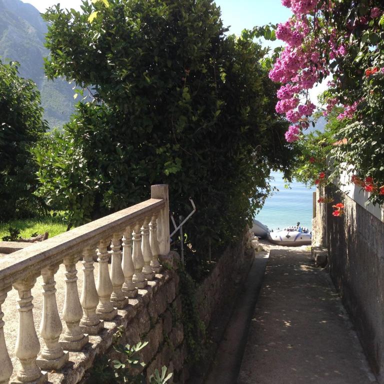 Spacious Family 4BR Seaside House, Fantastic Sea Views, 20 Meters to Beach - Vacation Home - 46