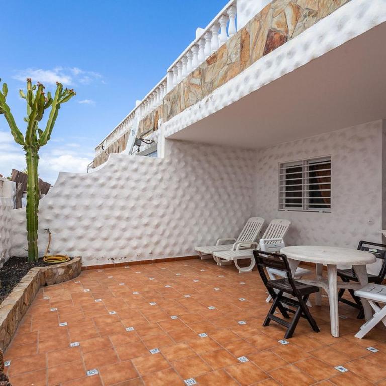 Apartment near the beach with a huge terrace, patio, wifi and parking - Apartamento - 6