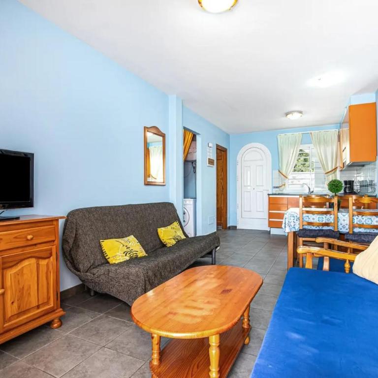 Apartment near the beach with a huge terrace, patio, wifi and parking - Apartamento - 8