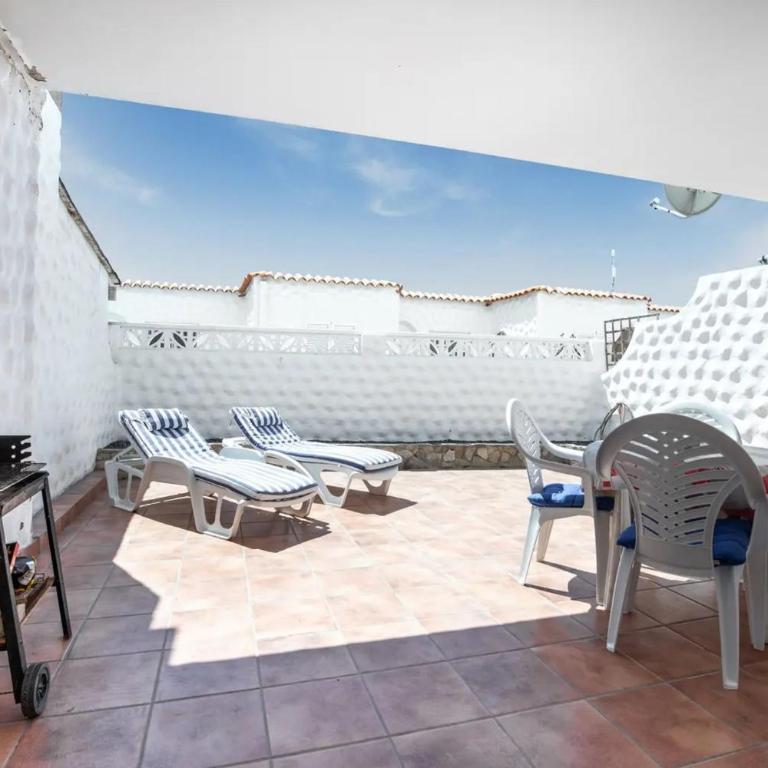 Apartment near the beach with a huge terrace, patio, wifi and parking - Apartamento - 33