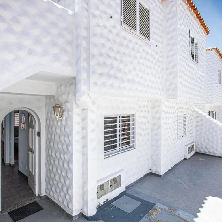 Apartment near the beach with a huge terrace, patio, wifi and parking - Apartamento - 37