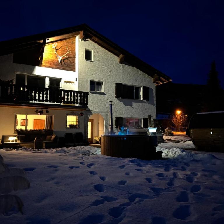 Exklusives Berg-Bijou mit Bergblick mit privaten Wellnessbereich Hot Tube und Sauna -Hunde herzlich Willkommen mit eingezäunten Grundstück - Ferienhaus - 3