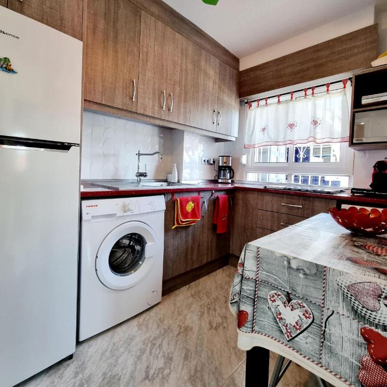 Charming Upper Bungalow with Terrace and Communal Pool in Torrevieja - Apartamento - 24