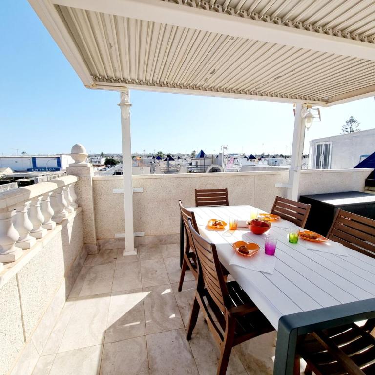 Charming Upper Bungalow with Terrace and Communal Pool in Torrevieja - Apartamento - 6