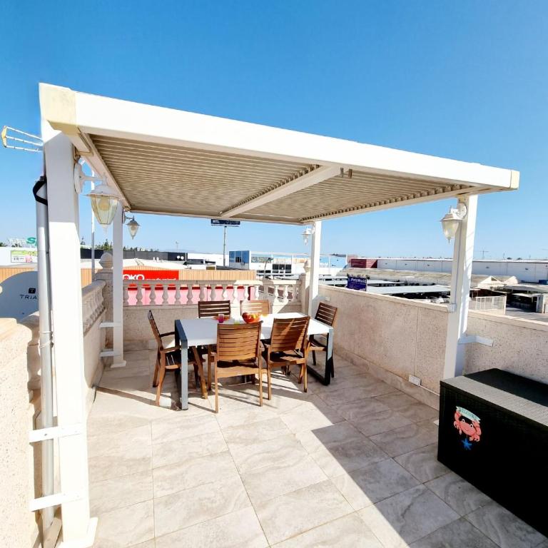 Charming Upper Bungalow with Terrace and Communal Pool in Torrevieja - Apartamento - 8